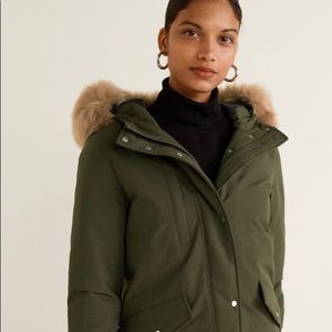 Hooded water-repellent parka